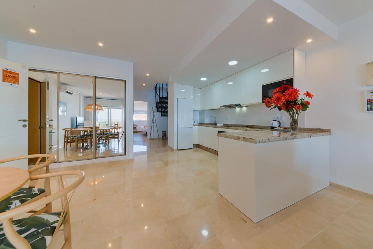 Holidays2Fuengirola Duplex With Stunning Sea View, Terraces,1St Line Beside Port Ngoại thất bức ảnh