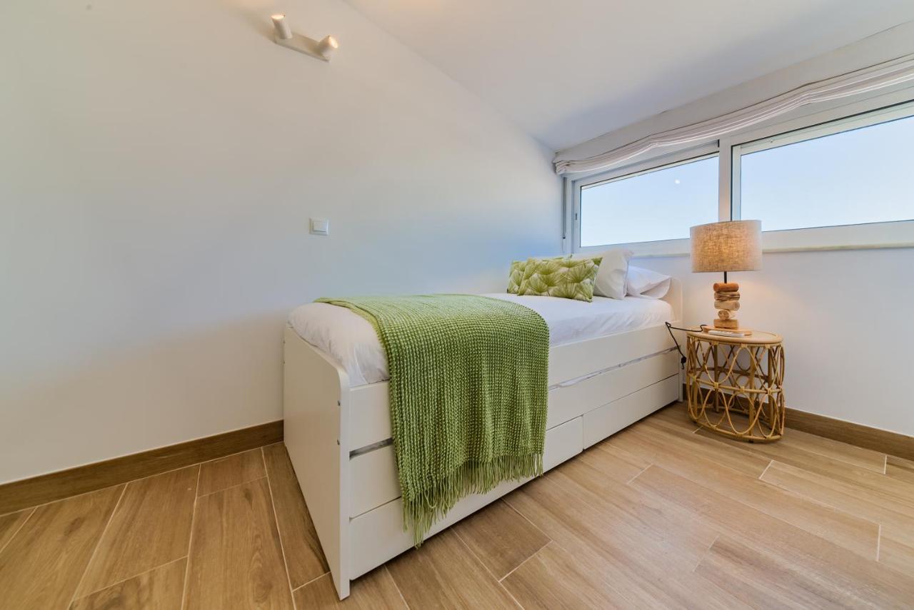 Holidays2Fuengirola Duplex With Stunning Sea View, Terraces,1St Line Beside Port Ngoại thất bức ảnh