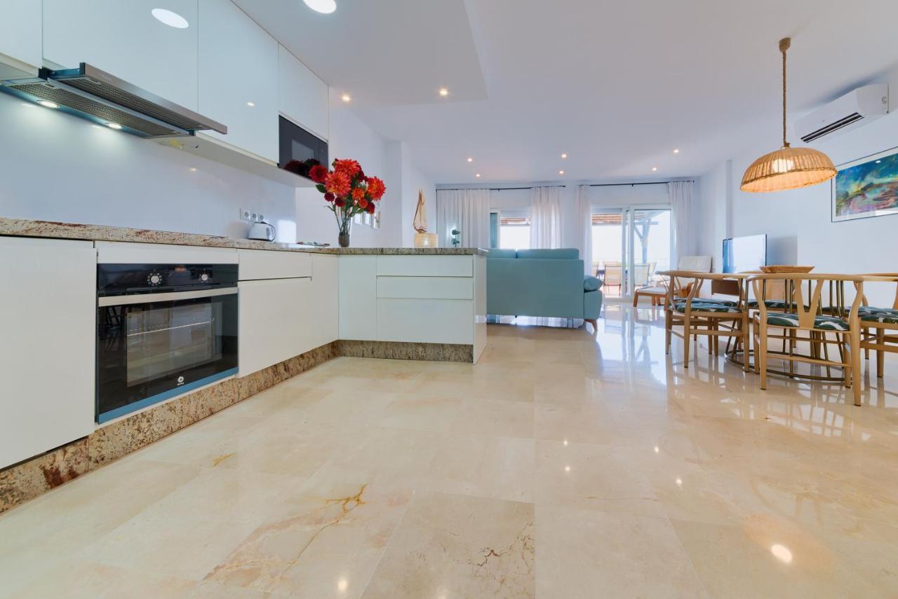 Holidays2Fuengirola Duplex With Stunning Sea View, Terraces,1St Line Beside Port Ngoại thất bức ảnh