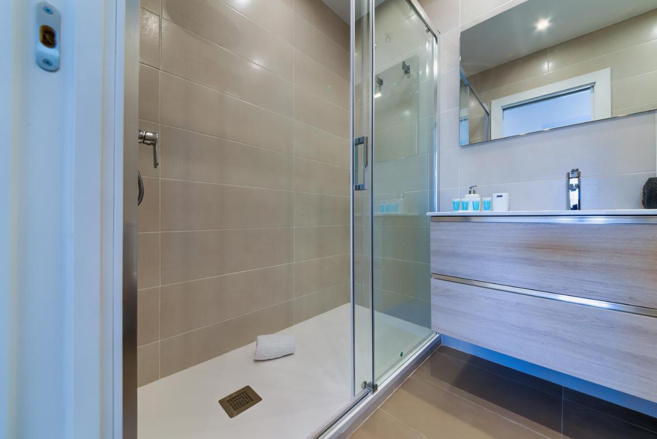 Holidays2Fuengirola Duplex With Stunning Sea View, Terraces,1St Line Beside Port Ngoại thất bức ảnh