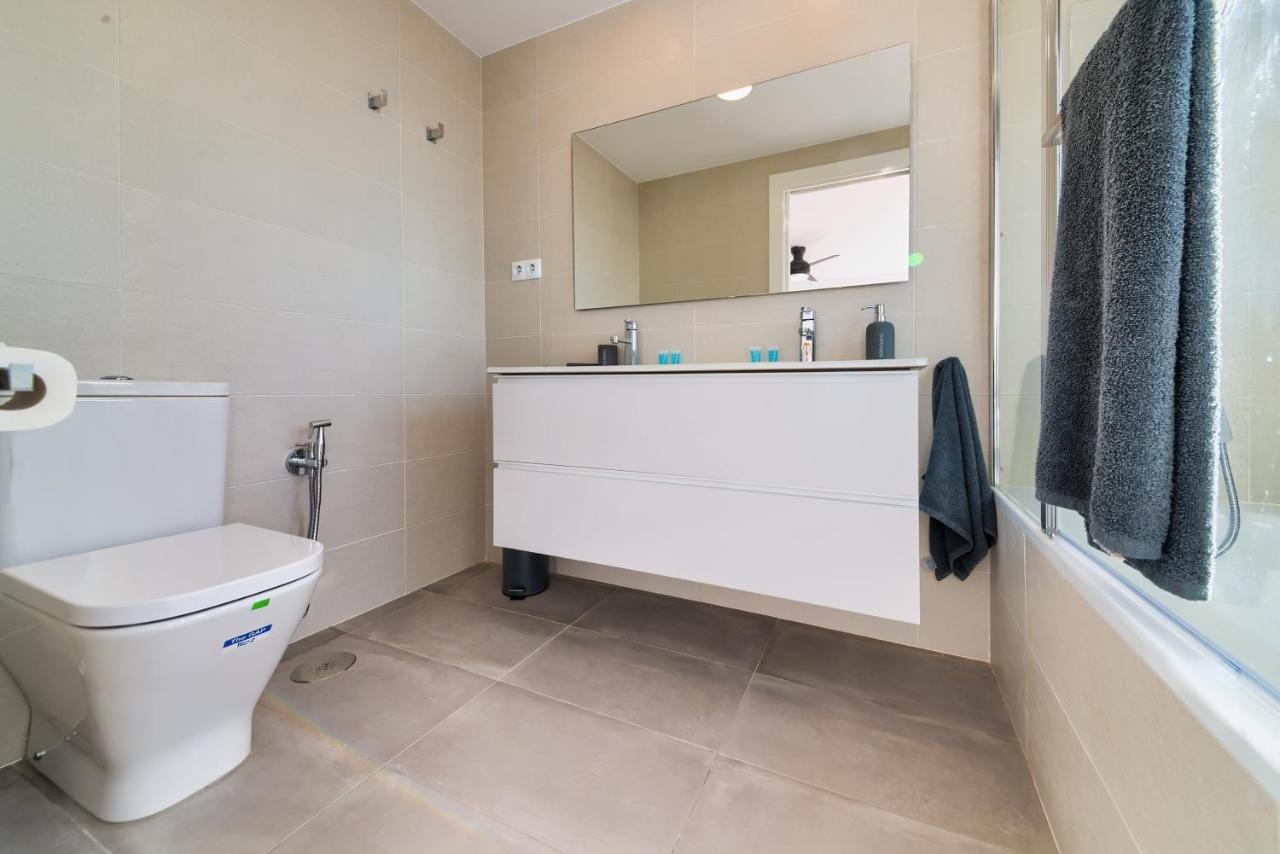 Holidays2Fuengirola Duplex With Stunning Sea View, Terraces,1St Line Beside Port Ngoại thất bức ảnh